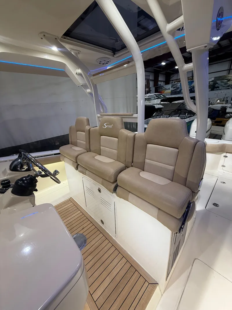 Slide: The Image of Scout 380 LXF 2018 - 8