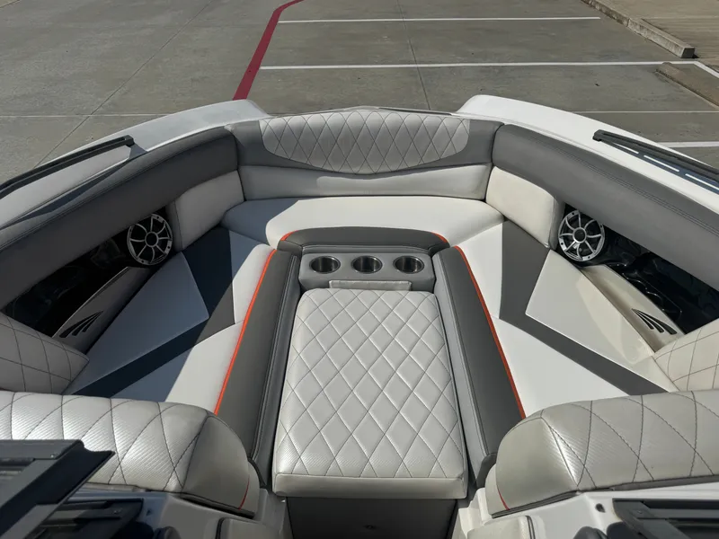 Slide: The Image of Tigé RZ4 2015 - 25