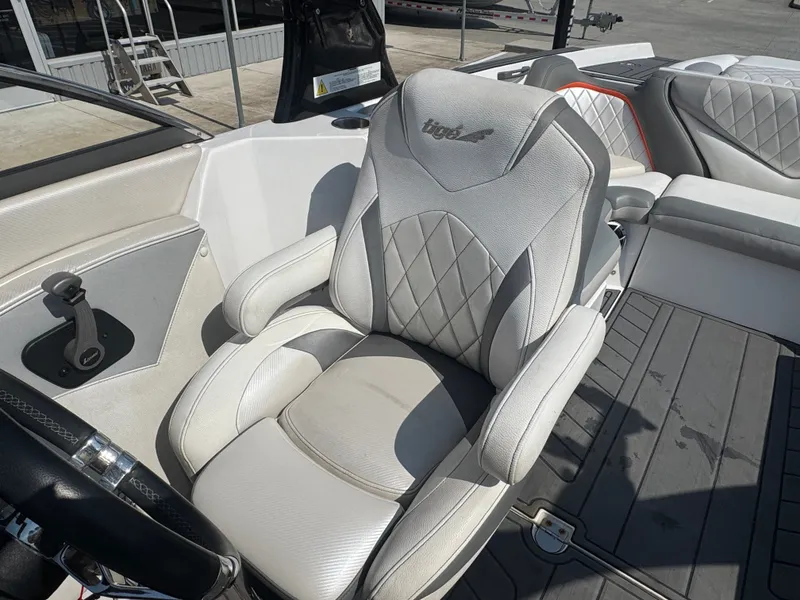 Slide: The Image of Tigé RZ4 2015 - 38