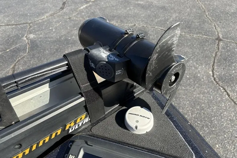 Slide: The Image of 2018 Skeeter ZX225 boat with Minn Kota trolling motor and accessories. - 10