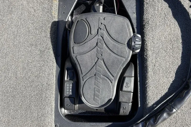 Slide: The Image of Foot pedal control on 2018 Skeeter ZX225 boat, featuring Minn Kota branding. - 16