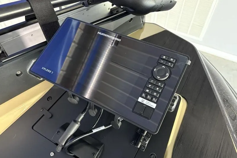 Slide: The Image of 2026 Skeeter ZXE21 boat with Humminbird Xplore 9 navigation system. - 6