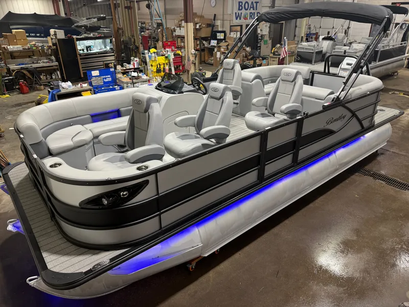The Image of Bentley Pontoons Legacy 250HP 223 Navigator DL Quad Lounge Tritoon 2026 - 1