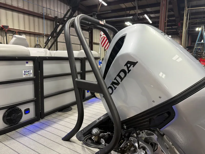 Slide: The Image of Bentley Pontoons Legacy 250HP 223 Navigator DL Quad Lounge Tritoon 2026 - 44