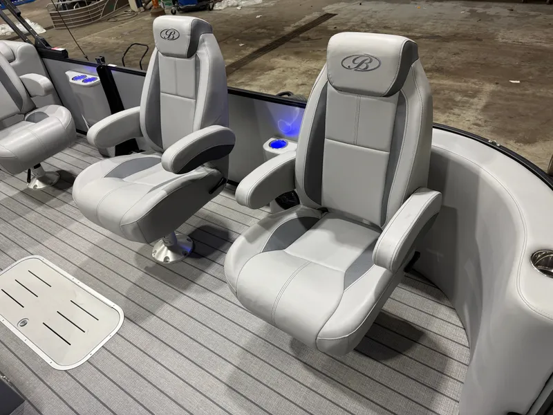 Slide: The Image of Bentley Pontoons Legacy 250HP 223 Navigator DL Quad Lounge Tritoon 2026 - 9