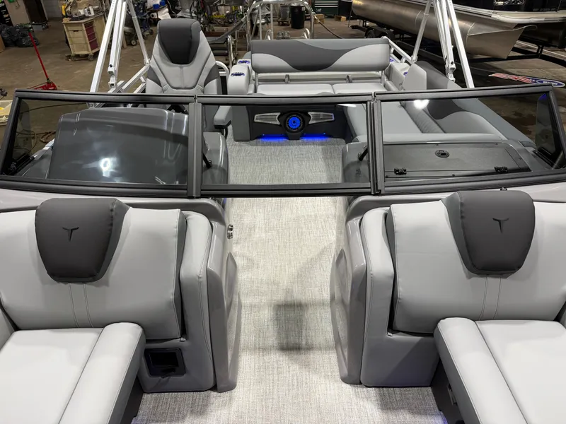 Slide: The Image of Tahoe LTZ 2385 Swingback (VRB) Windshield Tritoon & Honda 4-Stroke EFI 2026 - 10