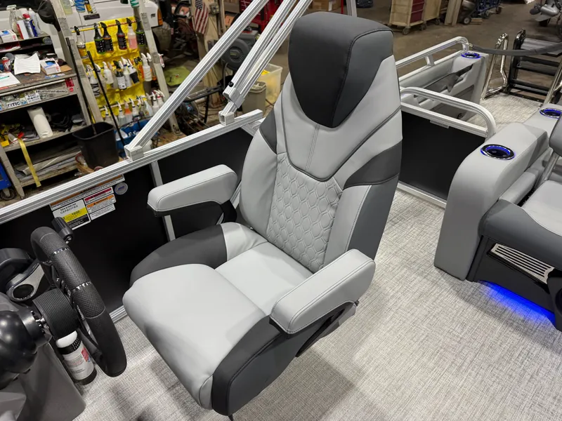 Slide: The Image of Tahoe LTZ 2385 Swingback (VRB) Windshield Tritoon & Honda 4-Stroke EFI 2026 - 11