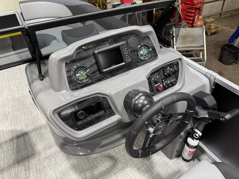 Slide: The Image of Tahoe LTZ 2385 Swingback (VRB) Windshield Tritoon & Honda 4-Stroke EFI 2026 - 12