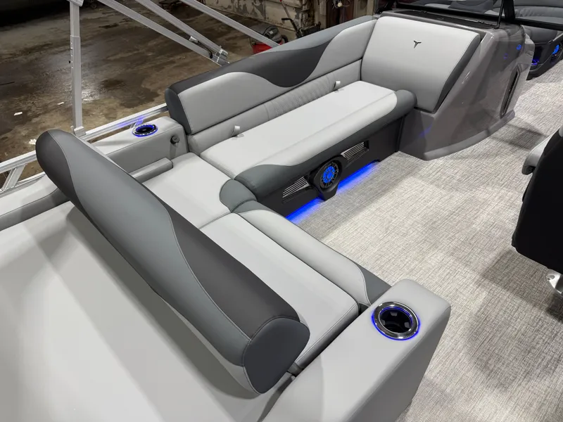 Slide: The Image of Tahoe LTZ 2385 Swingback (VRB) Windshield Tritoon & Honda 4-Stroke EFI 2026 - 17