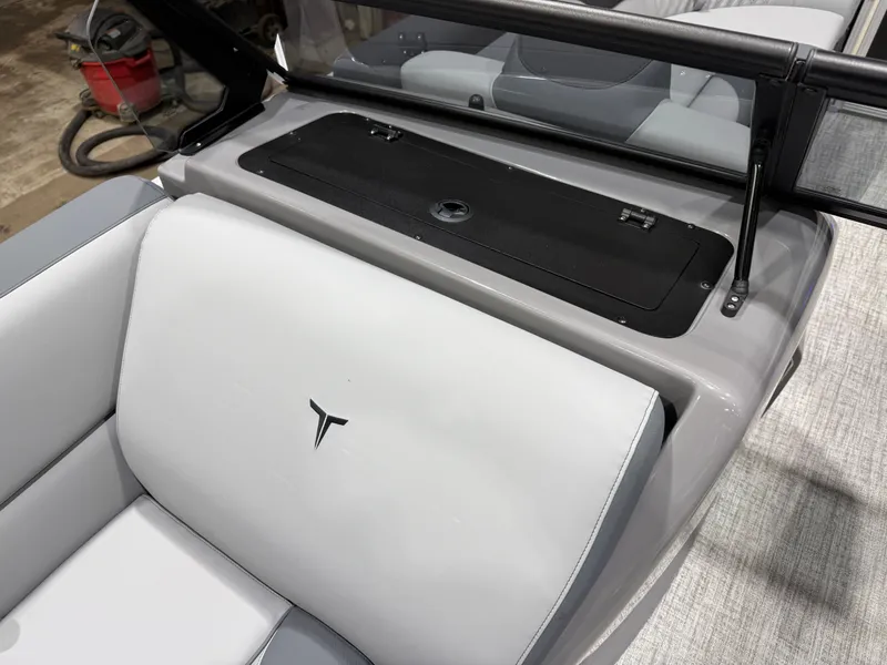 Slide: The Image of Tahoe LTZ 2385 Swingback (VRB) Windshield Tritoon & Honda 4-Stroke EFI 2026 - 18