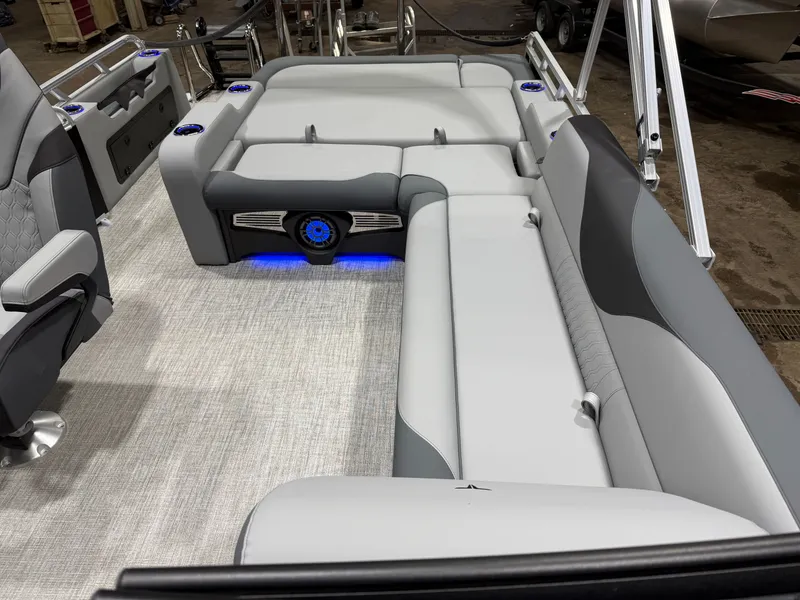 Slide: The Image of Tahoe LTZ 2385 Swingback (VRB) Windshield Tritoon & Honda 4-Stroke EFI 2026 - 21