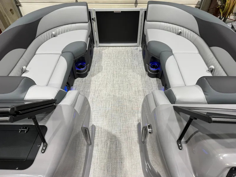 Slide: The Image of Tahoe LTZ 2385 Swingback (VRB) Windshield Tritoon & Honda 4-Stroke EFI 2026 - 29