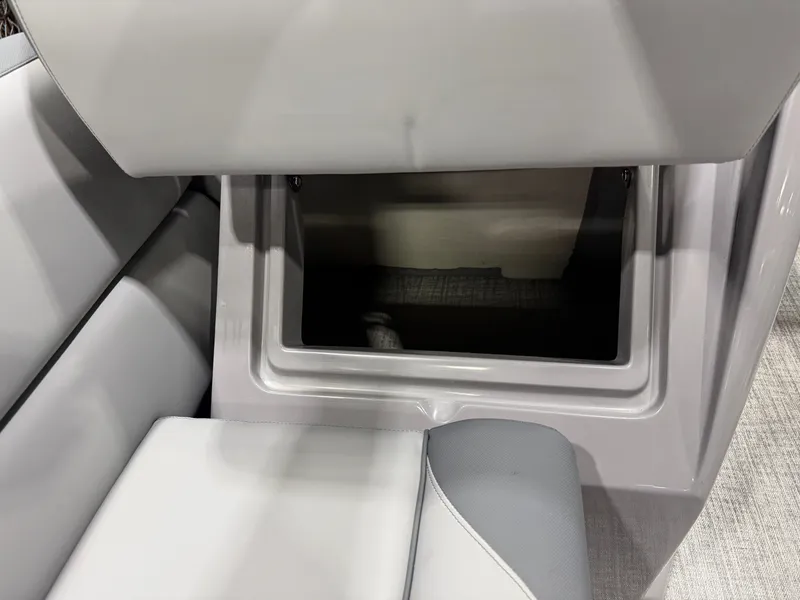 Slide: The Image of Tahoe LTZ 2385 Swingback (VRB) Windshield Tritoon & Honda 4-Stroke EFI 2026 - 34