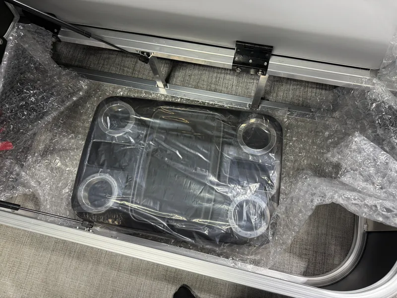 Slide: The Image of Tahoe LTZ 2385 Swingback (VRB) Windshield Tritoon & Honda 4-Stroke EFI 2026 - 36