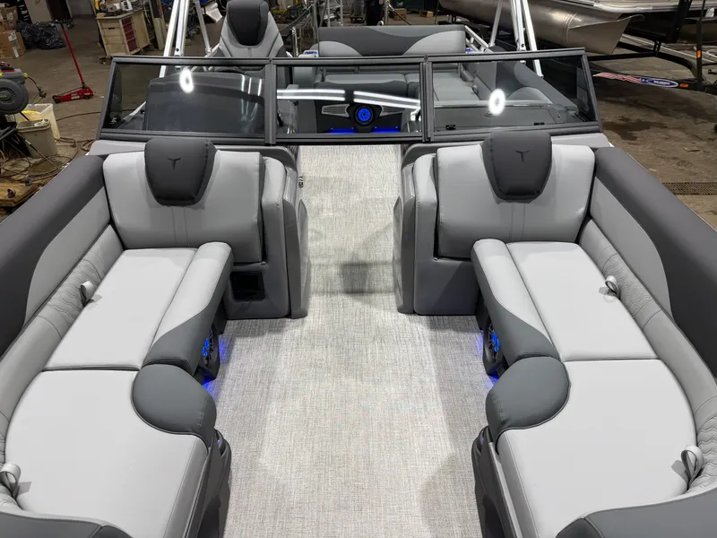 Slide: The Image of Tahoe LTZ 2385 Swingback (VRB) Windshield Tritoon & Honda 4-Stroke EFI 2026 - 7