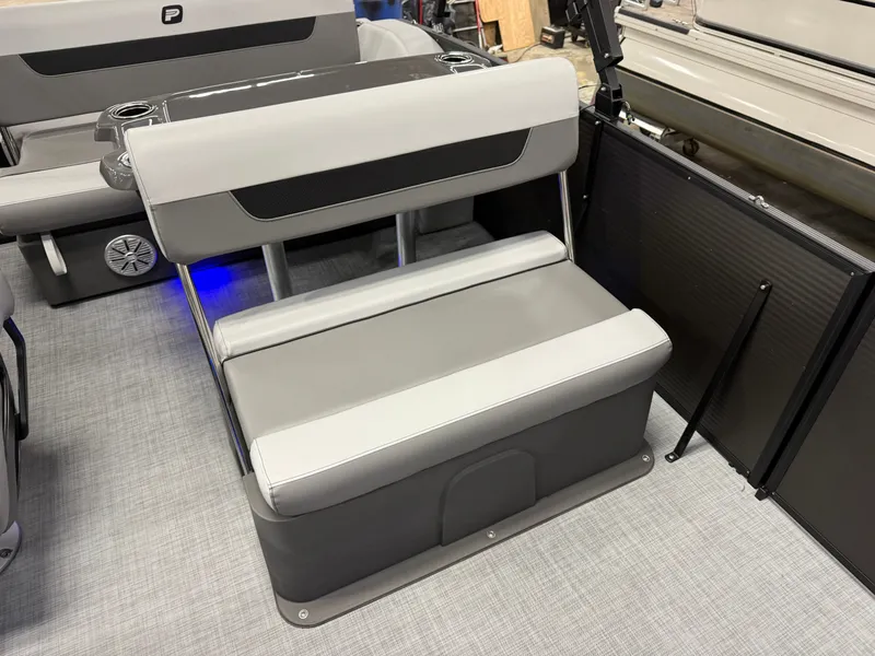 Slide: The Image of Princecraft Vectra 23 RL 2026 - 10