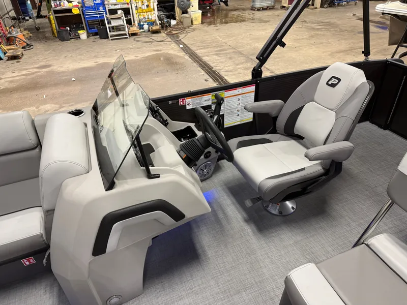 Slide: The Image of Princecraft Vectra 23 RL 2026 - 11