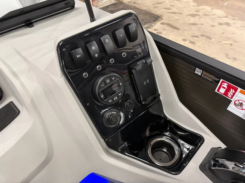 Slide: The Image of Princecraft Vectra 23 RL 2026 - 15