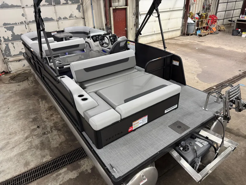 Slide: The Image of Princecraft Vectra 23 RL 2026 - 40