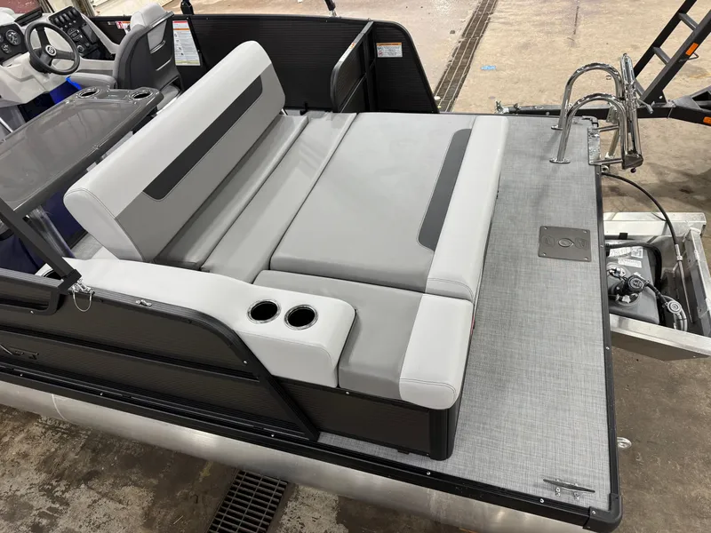 Slide: The Image of Princecraft Vectra 23 RL 2026 - 5