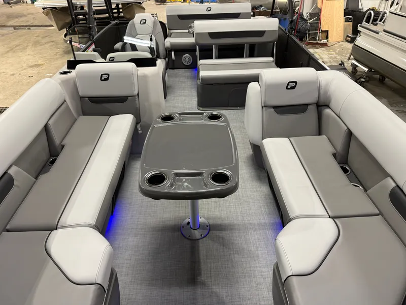 Slide: The Image of Princecraft Vectra 23 RL 2026 - 7