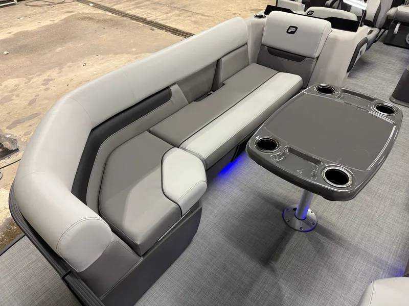 Slide: The Image of Princecraft Vectra 23 RL 2026 - 8