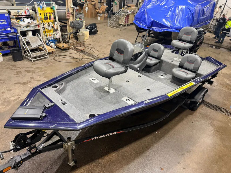 The Image of Tracker 175 Pro Team TF 2022 - 1