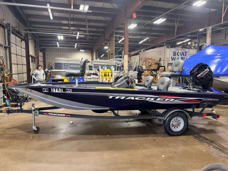 Slide: The Image of Tracker 175 Pro Team TF 2022 - 17