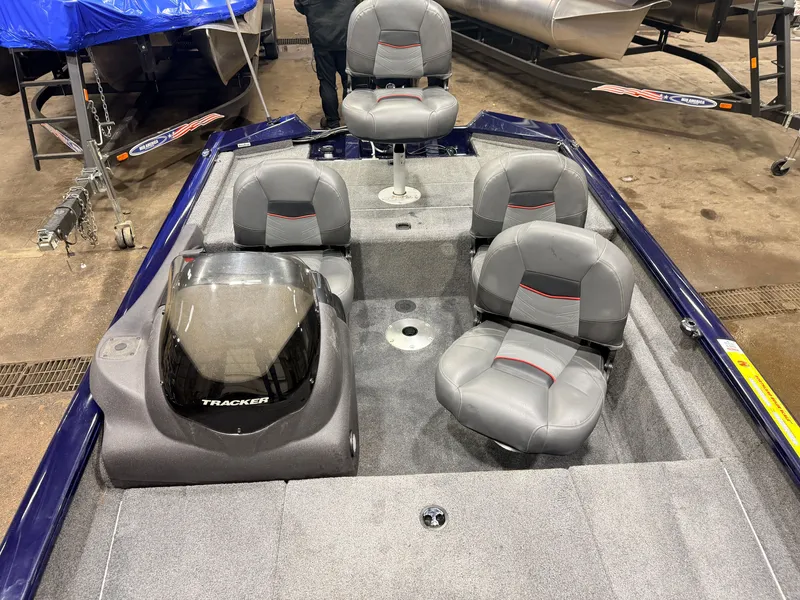 Slide: The Image of Tracker 175 Pro Team TF 2022 - 23