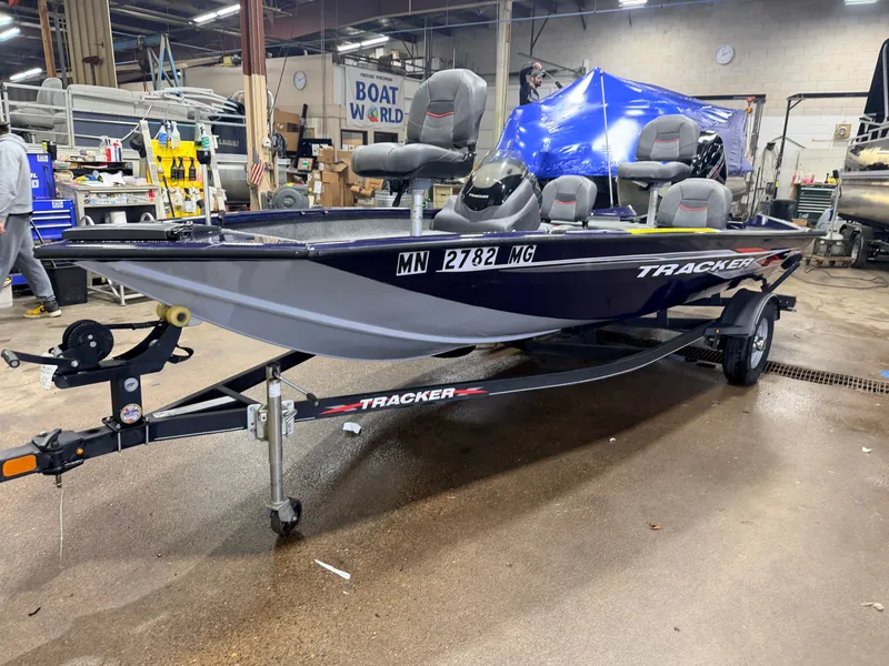 Slide: The Image of Tracker 175 Pro Team TF 2022 - 36