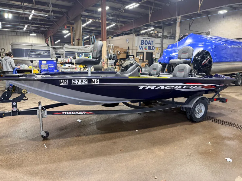 Slide: The Image of Tracker 175 Pro Team TF 2022 - 37