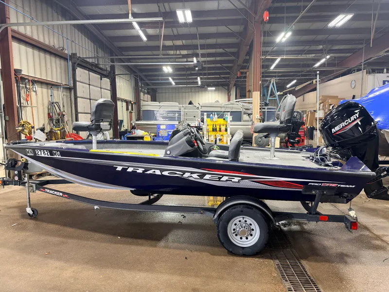 Slide: The Image of Tracker 175 Pro Team TF 2022 - 38