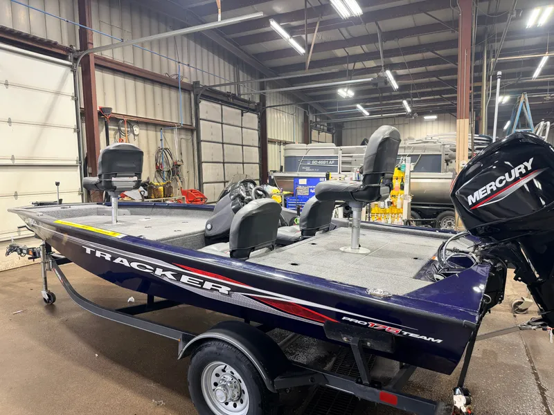 Slide: The Image of Tracker 175 Pro Team TF 2022 - 39