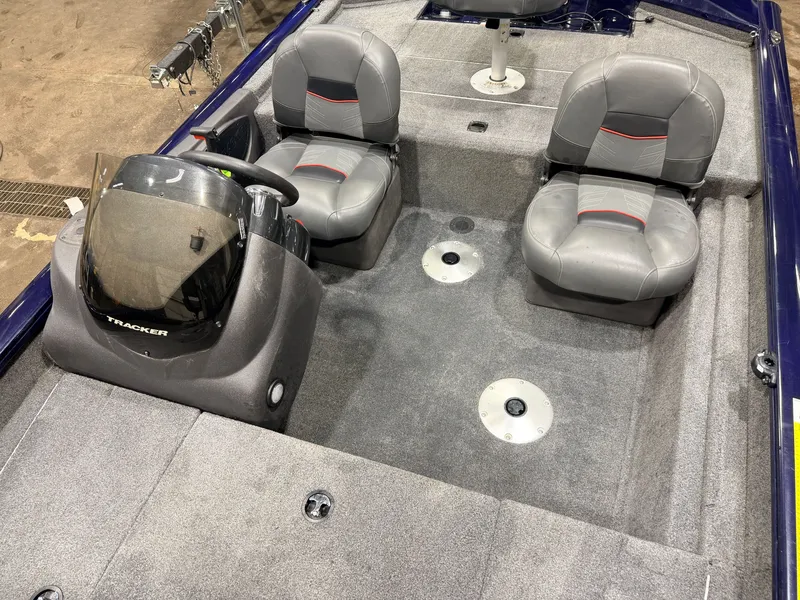 Slide: The Image of Tracker 175 Pro Team TF 2022 - 4