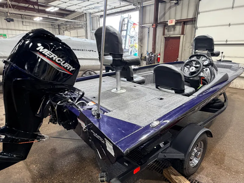 Slide: The Image of Tracker 175 Pro Team TF 2022 - 41