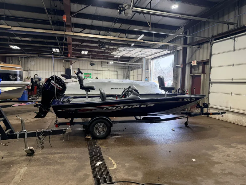 Slide: The Image of Tracker 175 Pro Team TF 2022 - 43