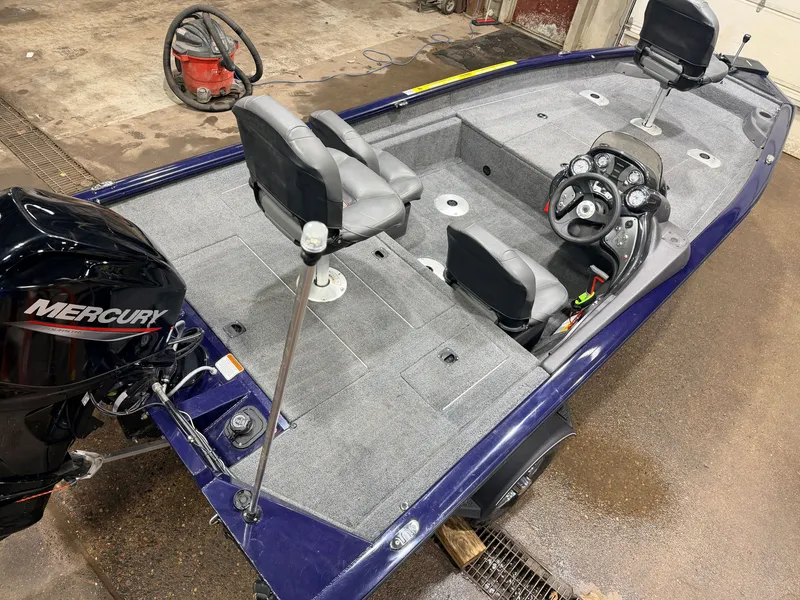 Slide: The Image of Tracker 175 Pro Team TF 2022 - 5