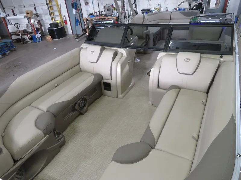 Slide: The Image of Tahoe LTZ 2385 Elite Windshield Tritoon & Suzuki 200HP 4-Stroke EFI 2024 - 36