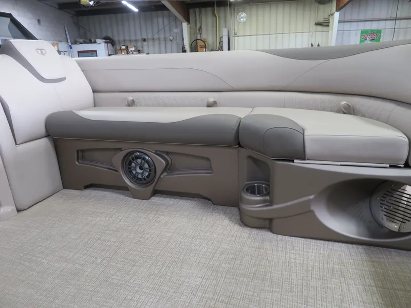 Slide: The Image of Tahoe LTZ 2385 Elite Windshield Tritoon & Suzuki 200HP 4-Stroke EFI 2024 - 38