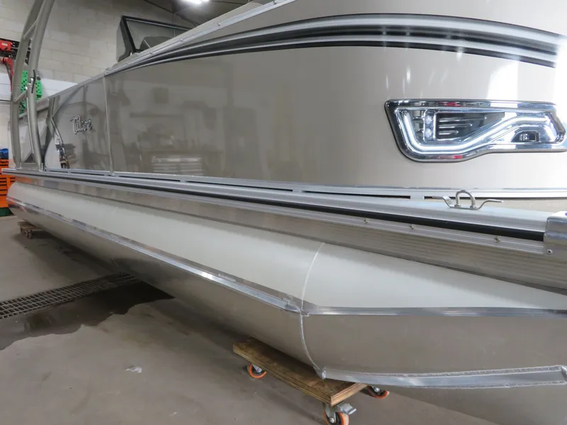 Slide: The Image of Tahoe LTZ 2385 Elite Windshield Tritoon & Suzuki 200HP 4-Stroke EFI 2024 - 49