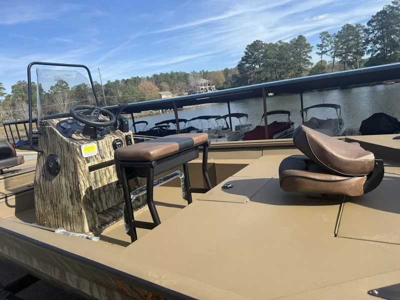 Slide: The Image of Excel 206 Stalker Center Console 2026 - 4