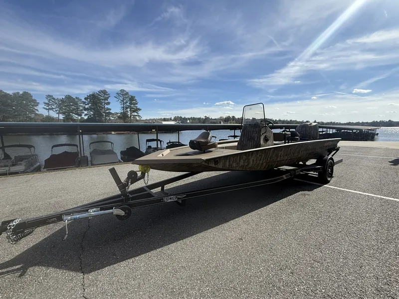 Slide: The Image of Excel 206 Stalker Center Console 2026 - 6