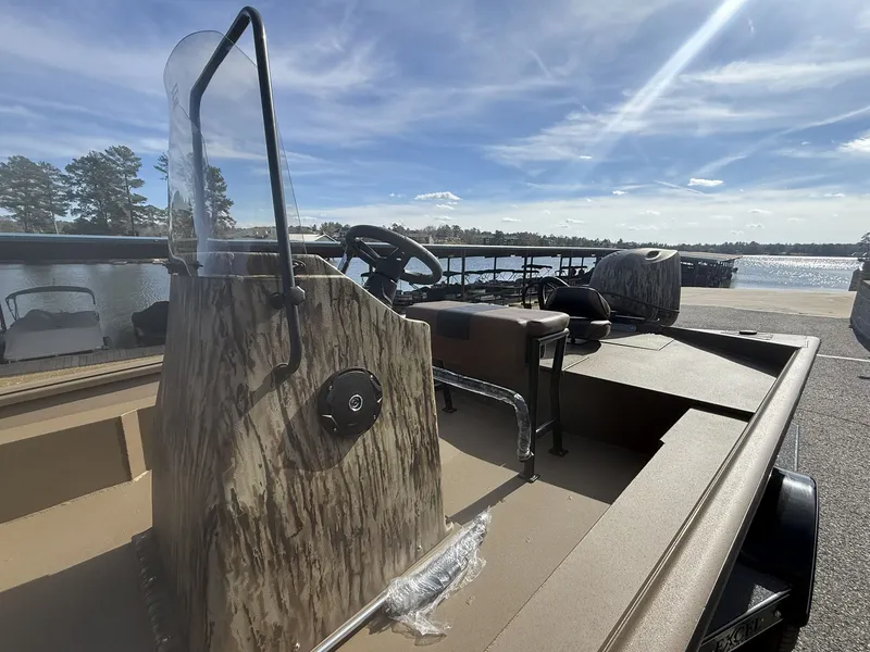 Slide: The Image of Excel 206 Stalker Center Console 2026 - 8