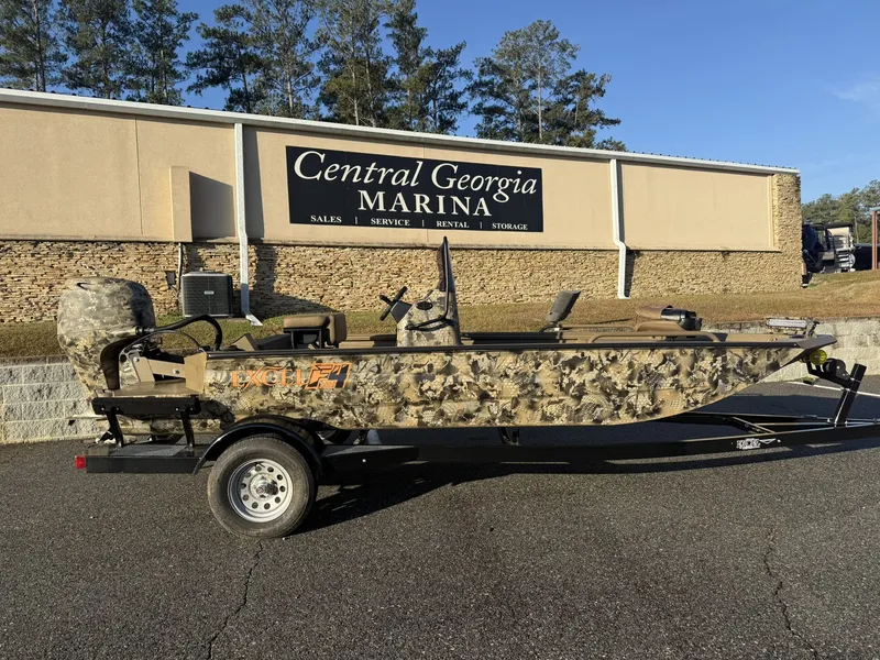 The Image of Excel Stalker Center Console 1860 2026 - 1