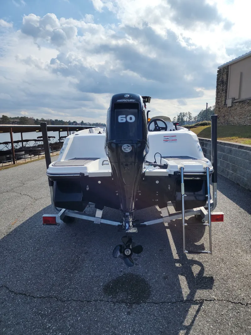 Slide: The Image of Bayliner Element E15 2024 - 4