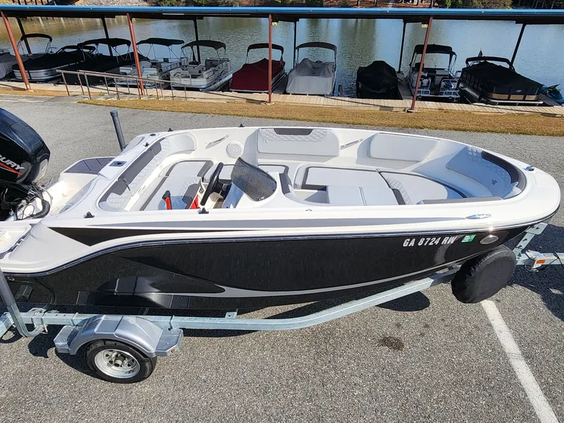 Slide: The Image of Bayliner Element E15 2024 - 6