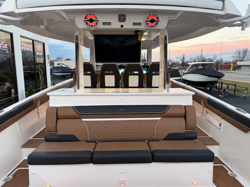 Slide: The Image of Regal 38SAV SURF 2026 - 11