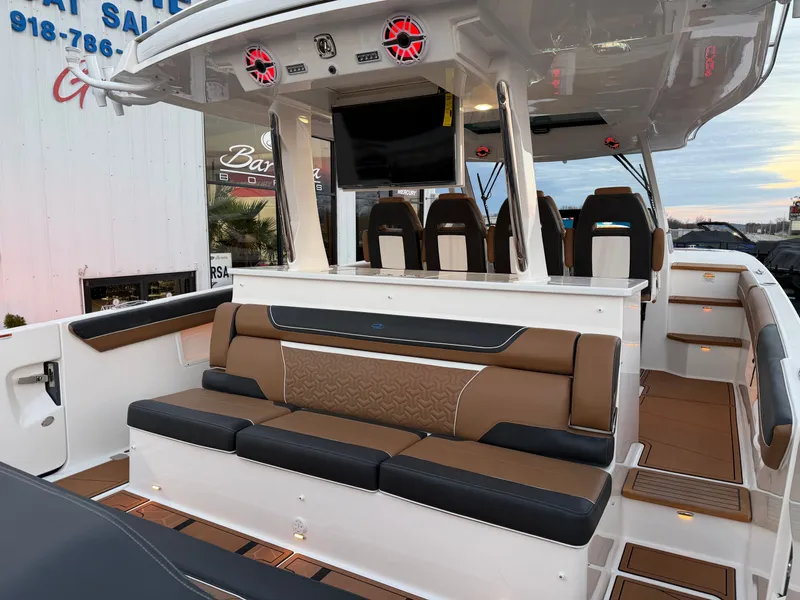 Slide: The Image of Regal 38SAV SURF 2026 - 13