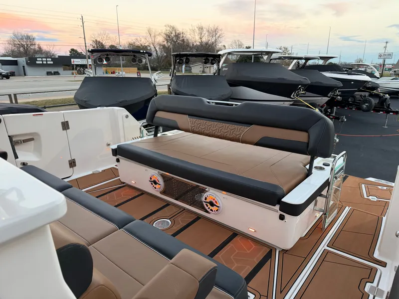 Slide: The Image of Regal 38SAV SURF 2026 - 14