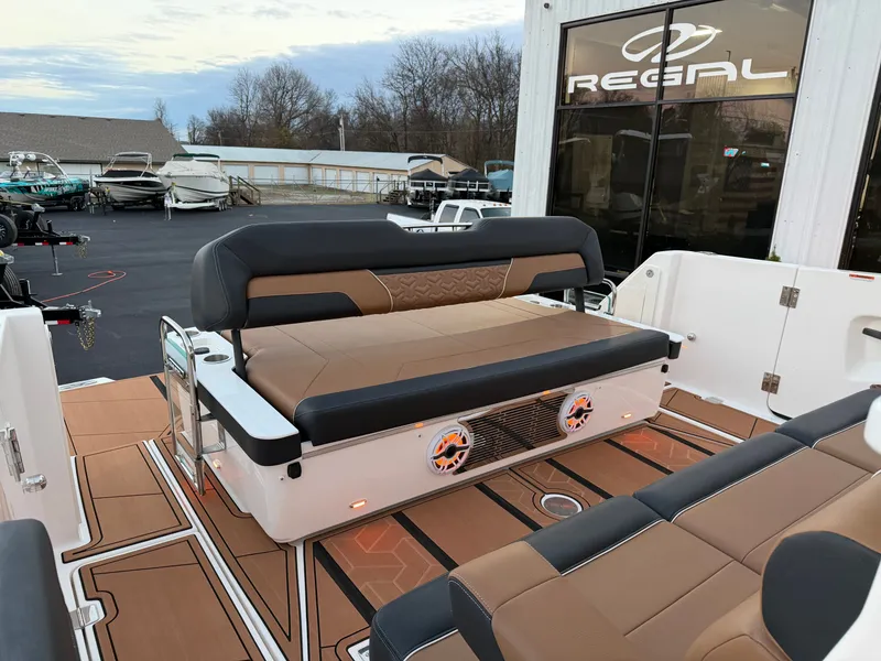 Slide: The Image of Regal 38SAV SURF 2026 - 15